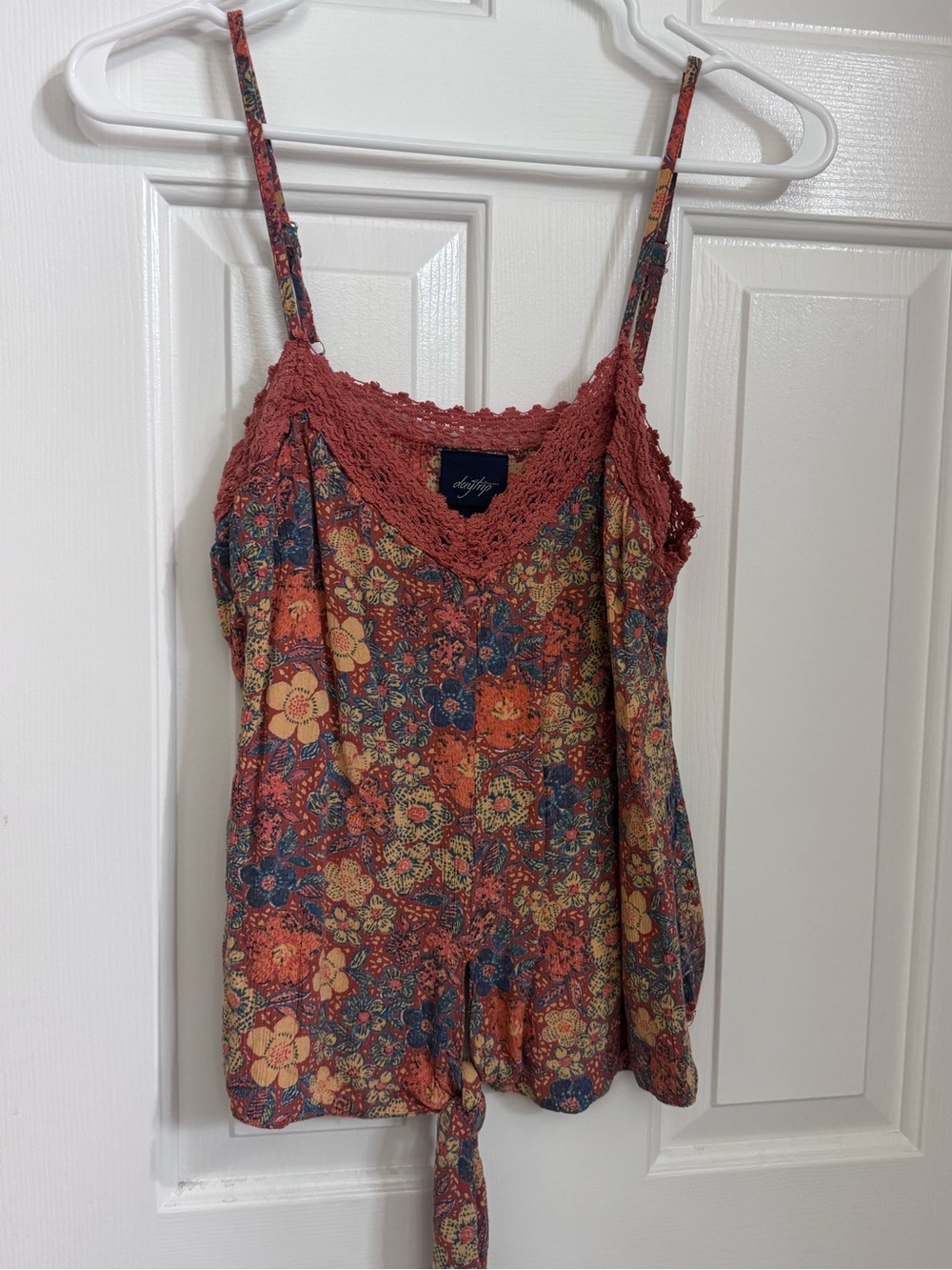 Daytrip from the Buckle floral Lace Trim Cami Tank Top - Rust Multi